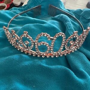 Gold Elegant Hair Accessory with Sparkling Embellishments